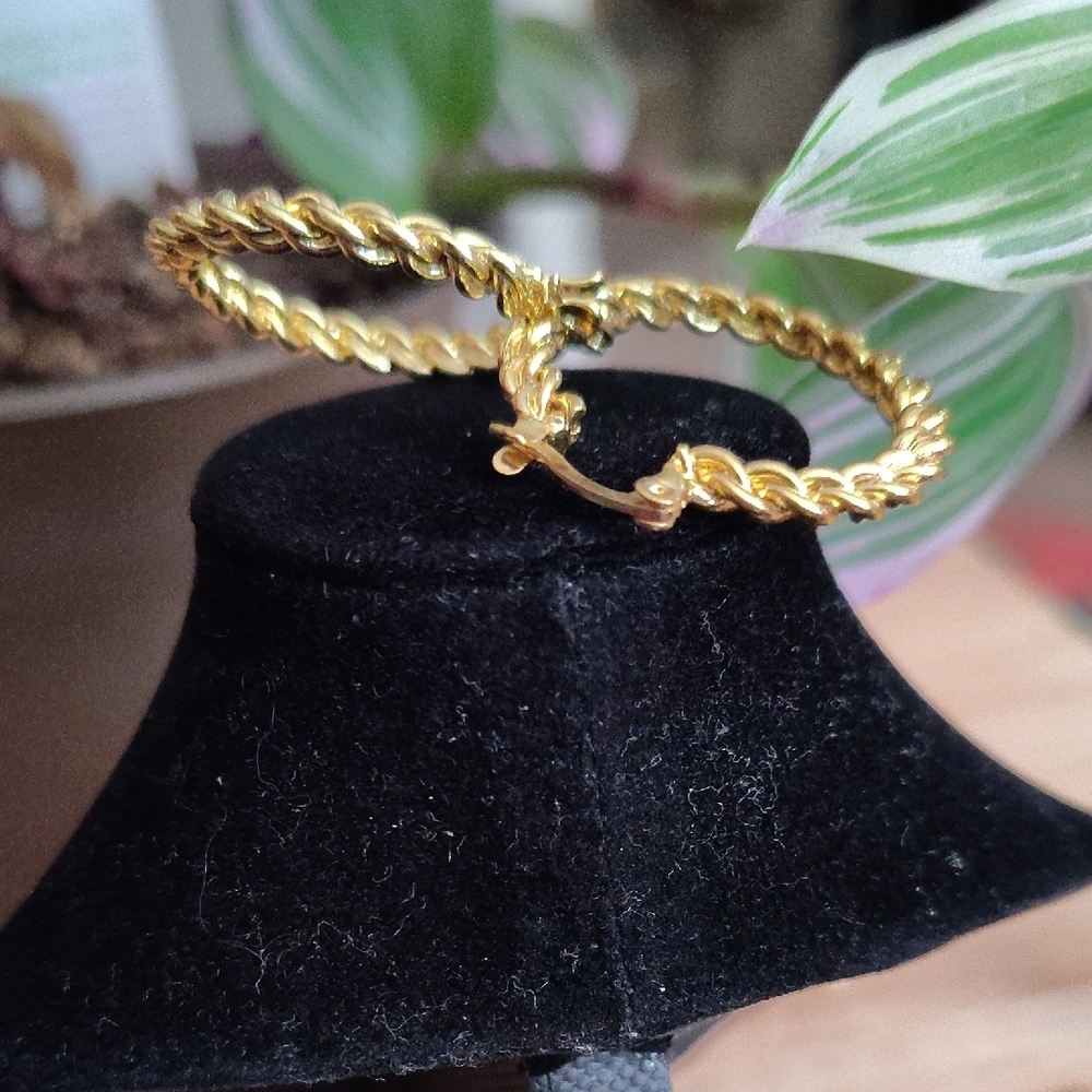 Chic Gold Braided Hoop Earrings - Picture 2 of 4